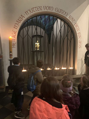 Bei der Goldenen Madonna