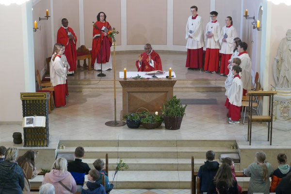 Pastor Dominik Ekweariri bedankt sich für das Engagement aller