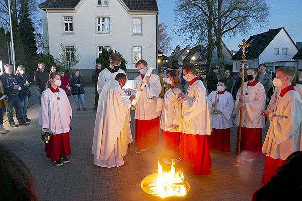 Lichtfeier auf dem Kirchplatz