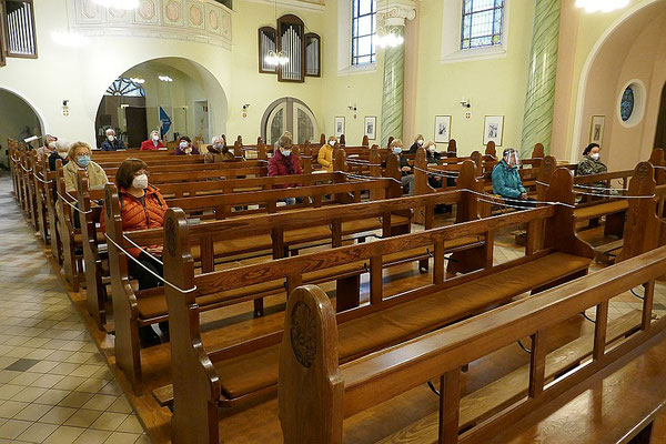 Gottesdienstteilnehmerinnen und Teilnehmer