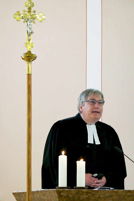Pfarrer Bracht bei seiner Ansprache