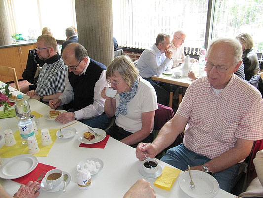 Im Pilgercafé angekommen, lässt sich wohl rasten.