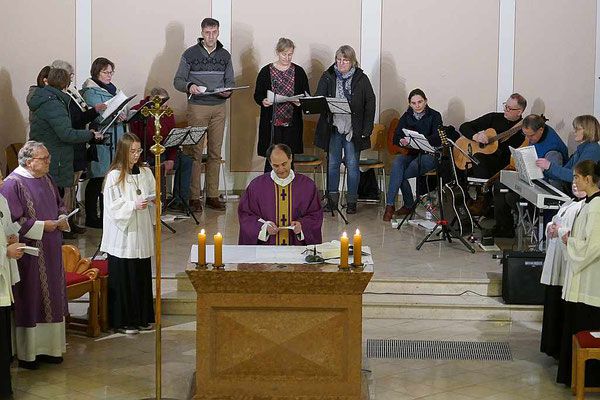 Zelebrant und Kreis für junge Musik