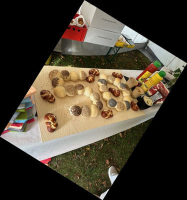 ... eine feste Stärkung mit selbst gebackenen Brötchen