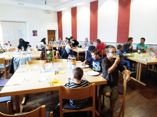 Gleich kommt die Pizza auf den Tisch