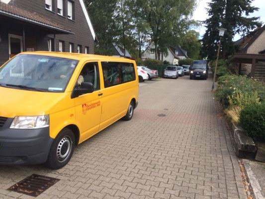 Ankunft der zwei Kleinbusse