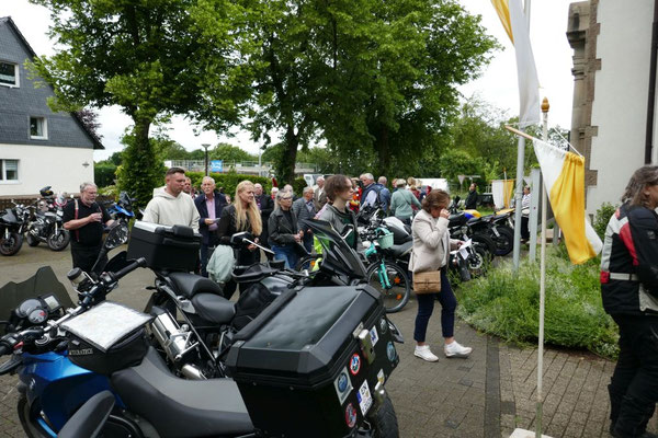 Prozessionsteilnehmer und -teilnehmerinnen