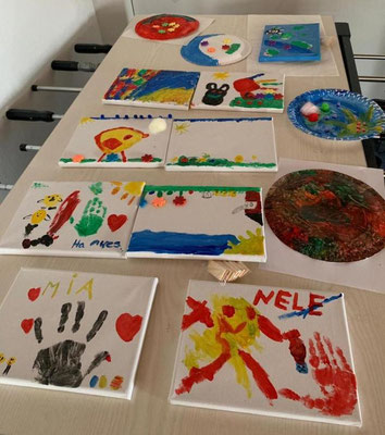 Die Kunstwerke der Kinder müssen noch trocknen, ehe sie mit nach Hause genommen werden dürfen