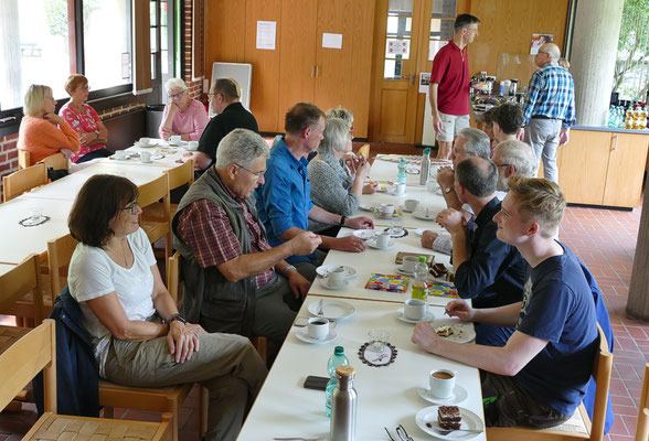 Gäste im Pilgercafe