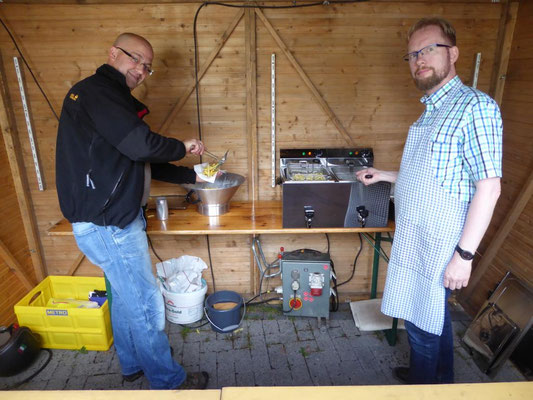 Beim Gemeindefest 2016 aktiv in der Pommes-frites-Bude