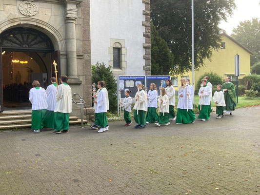 Großer Einzug zur Hl. Messe