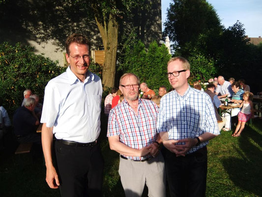 Beim Grillen in Pastors Garten 2012