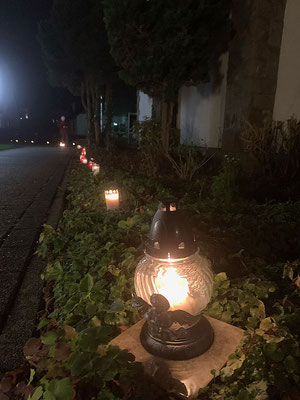 Lichterkette an der Südseite unserer Kirche