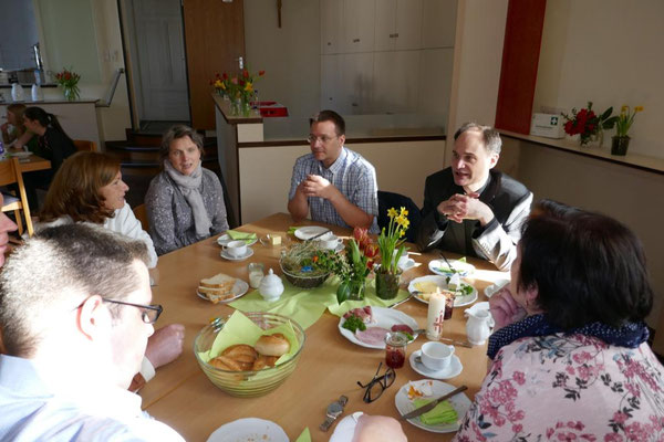 Gespräche am Rande des Frühstücks