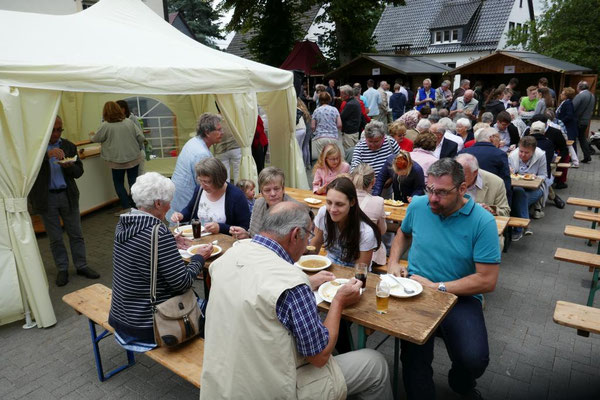 Beim Mittagessen