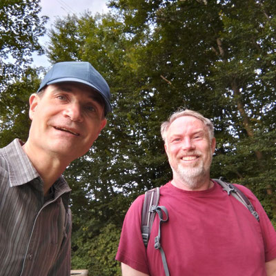 Pfarrer Holger Schmitz und Michael Schneider auf dem Pilgerweg