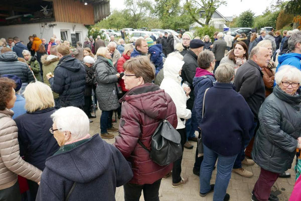 ... freudigem Wiedersehen kommt es nach der Messe