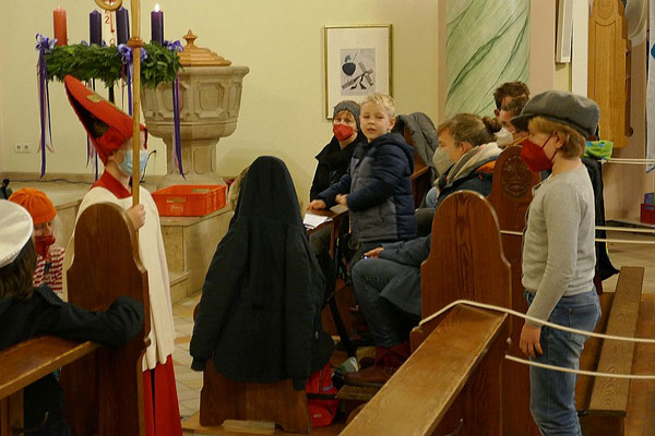 ...trägt dem Nikolaus die Not der Bevölkerung vor.