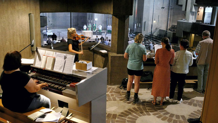 Musikerinnen und Chor