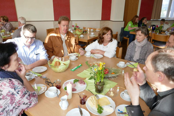 Gespräche am Rande des Frühstücks