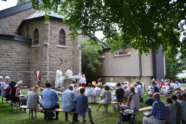 Messe am Außenaltar