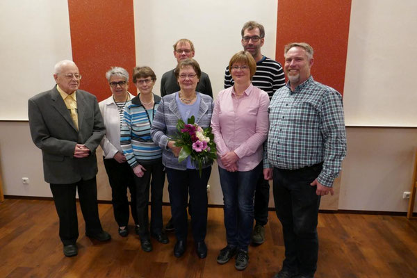 Gruppenfoto mit Mitgliedern des bisherigen und neuen Vereinsvorstandes