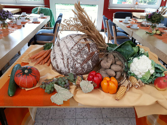 Erntedank-Tisch