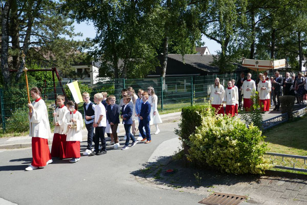 Prozession zum Friedhof