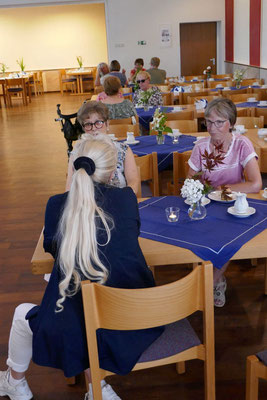 Am frühen Nachmittag in der Cafeteria