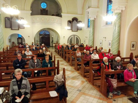 Blick in das Kirchenschiff