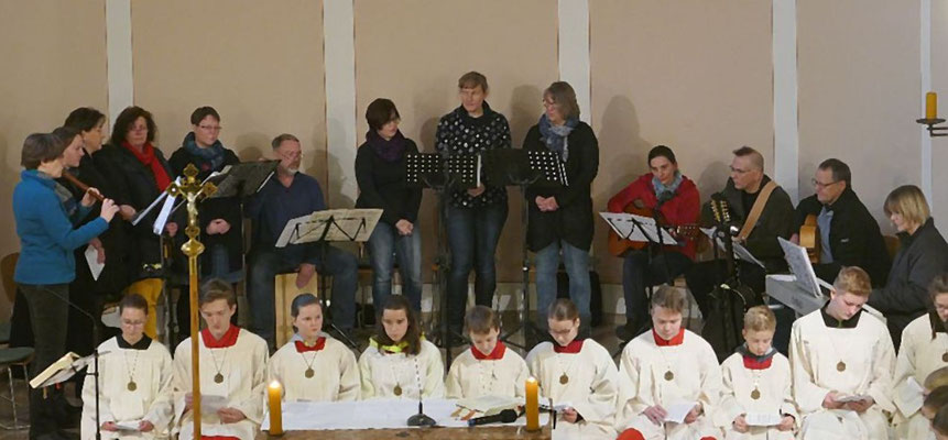 Messdiener und Kreis für junge Musik