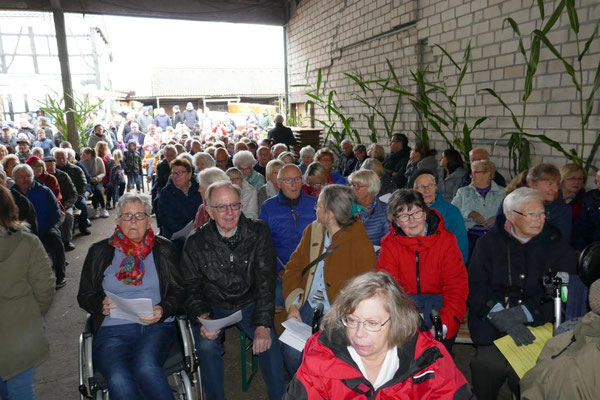 ... füllen an diesem Sonntag die Scheune und den Vorplatz