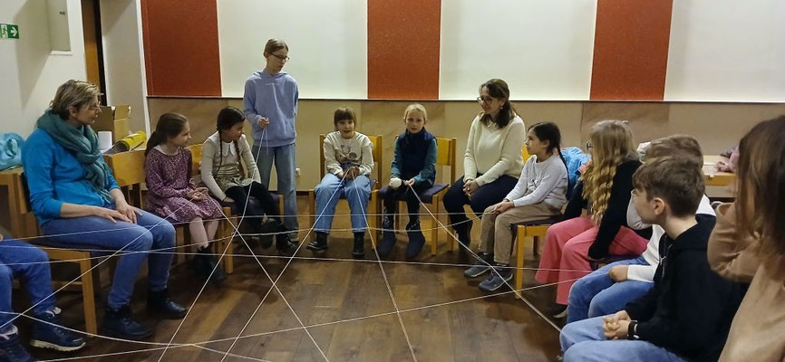 Beim Kennenlernen mit Hilfe des Wollknäuelspiels