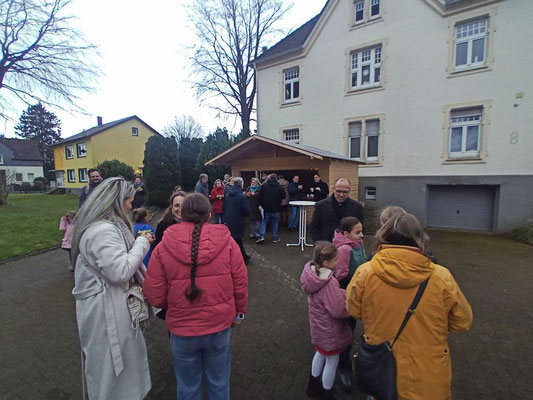 Eindrücke während des anschließenden Kirchplatzkaffees