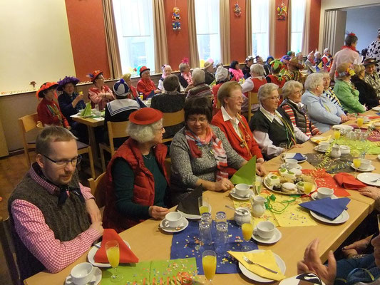 Beim Karneval 2015 der kfd