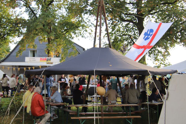 Bald beginnt das Abendprogramm