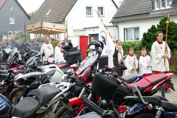 Prozessionsrückkehr zur Kirche