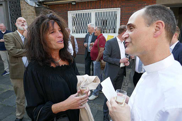 Bürgermeisterin Sabine Noll übermittelt die Glückwünsche der Stadt Sprockhövel