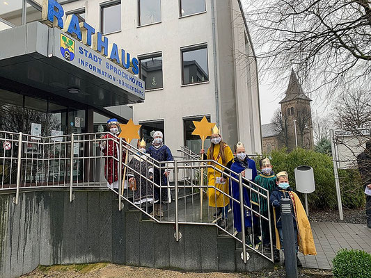 Auf der Rathaustreppe