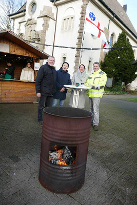 Gespräche auf dem Kirchplatz