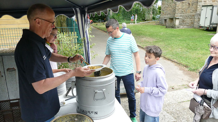 Erbsensuppe aus der Feuerwehrküche