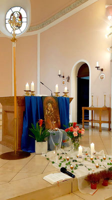 Altarraum in der Kirche