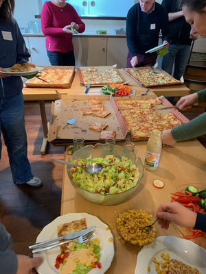 Leckere Pizza zur Stärkung am Mittag
