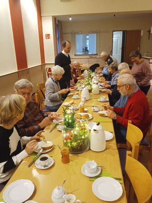 Während des gemeinsamen Frühstücks