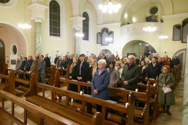 Blick in das Kirchenschiff