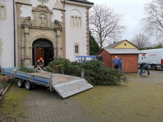 Angekommen an der Kirche...