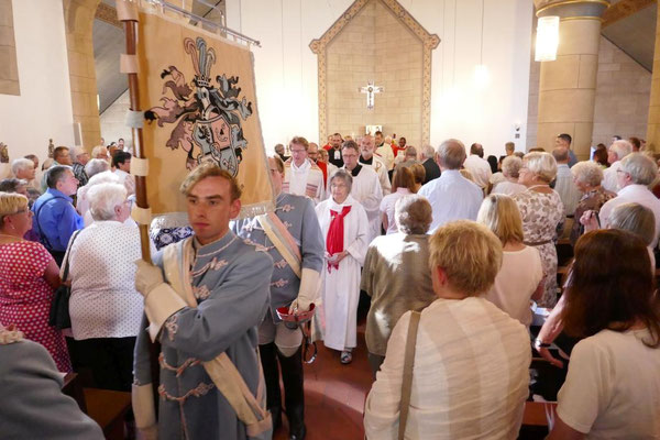 Auszug aus der Kirche