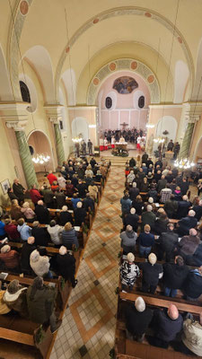 Die voll besetzte Kirche