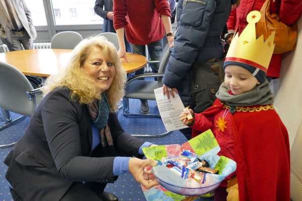 Leckere Süßigkeiten als Dank für den Besuch der Sternsinger