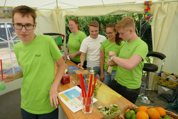 Messdiener mischen ganz lecker auf:
